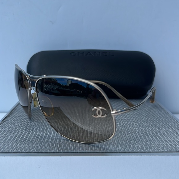 Authentic Vintage Chanel Gold Frame Sunglasses ~ 4132 - Picture 1 of 16
